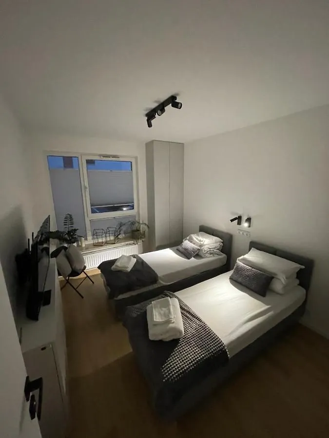 Apartament 4 Bed 2 Room Warsaw Poland