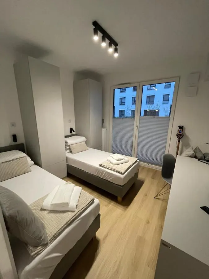 Apartament 4 Bed 2 Room Warsaw Poland