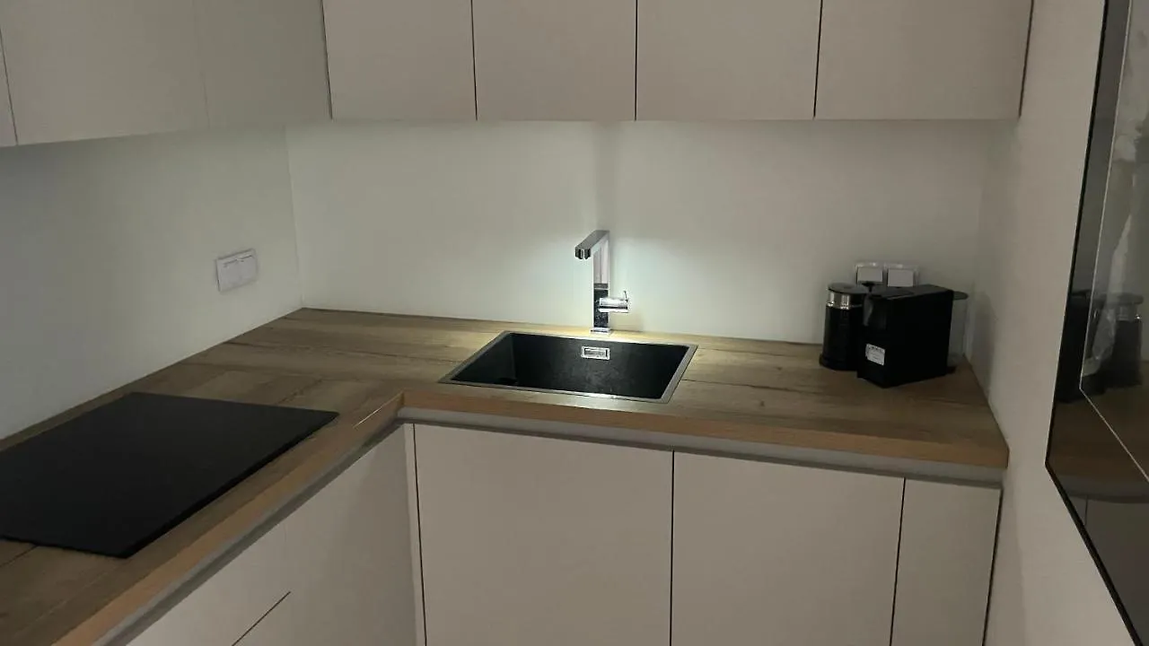 Apartament 4 Bed 2 Room Warsaw Apartment